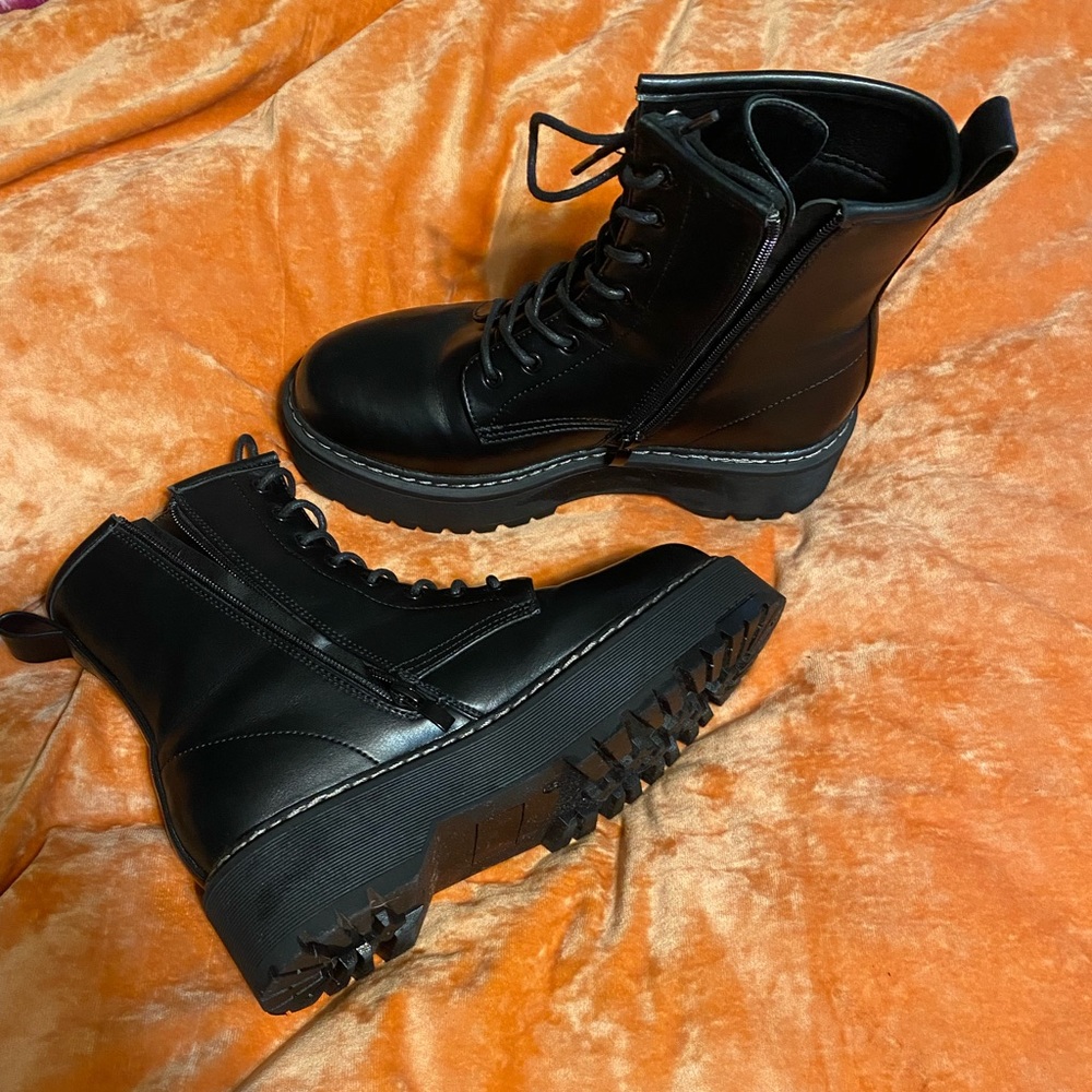 Steve Madden Platform combat boots size 9